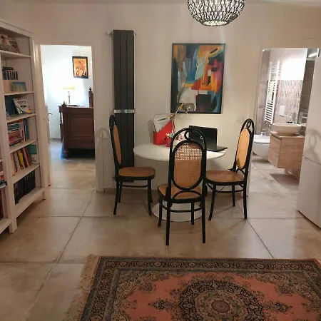Raphael House Отель типа 