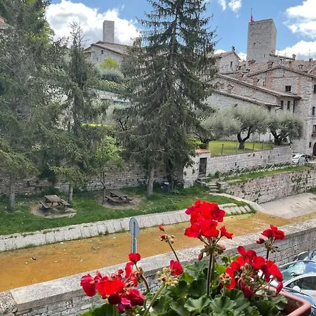 Raphael House Alojamento de Acomodação e Pequeno-almoço Gubbio