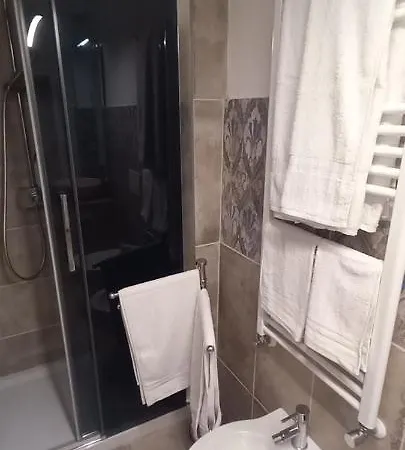 Bed and breakfast Raphael House 3*