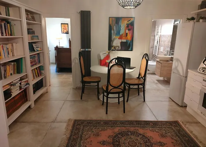 Raphael House Bed & Breakfast 3*