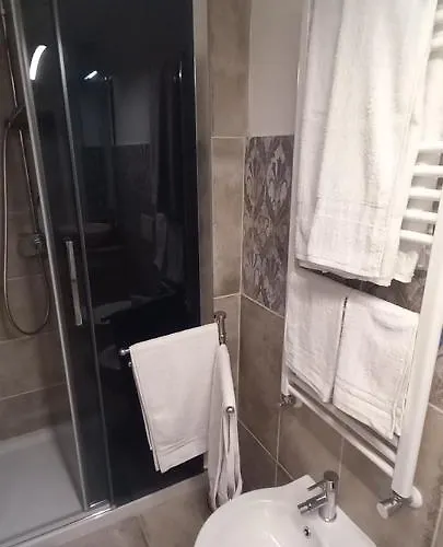 Bed & Breakfast Raphael House 3*